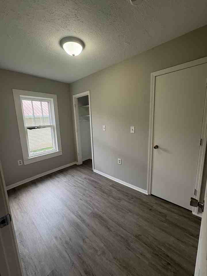213 Humble Ave - Photo 2 of 7