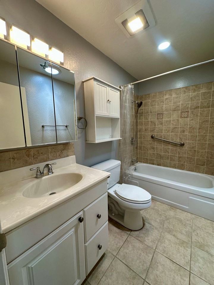 32998 Lake Michigan St - Photo 2 of 11