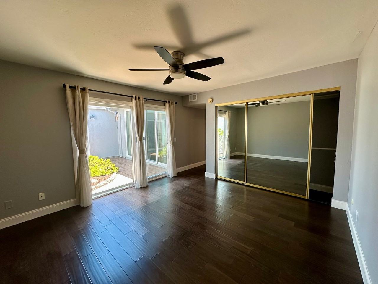 32998 Lake Michigan St - Photo 3 of 11