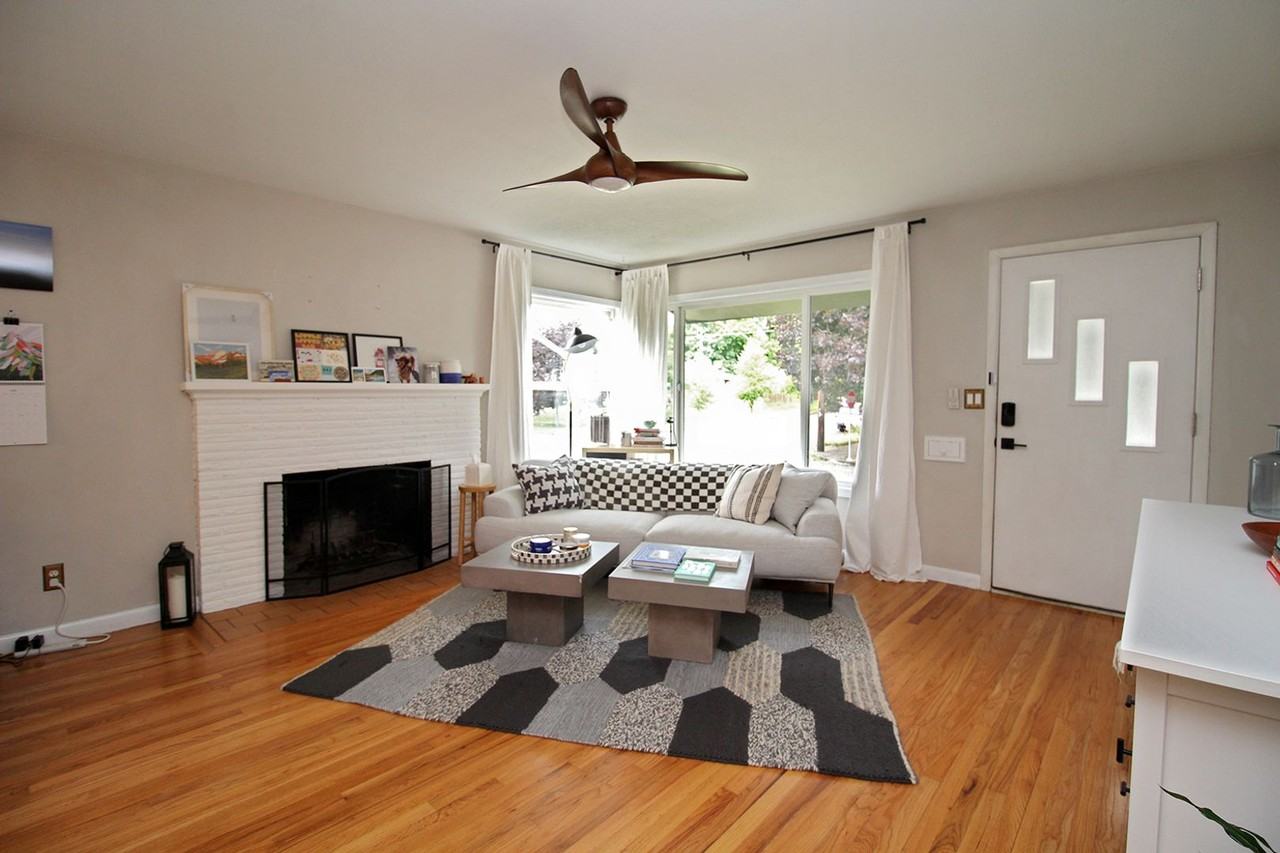9706 N Van Houten Ave - Photo 3 of 21