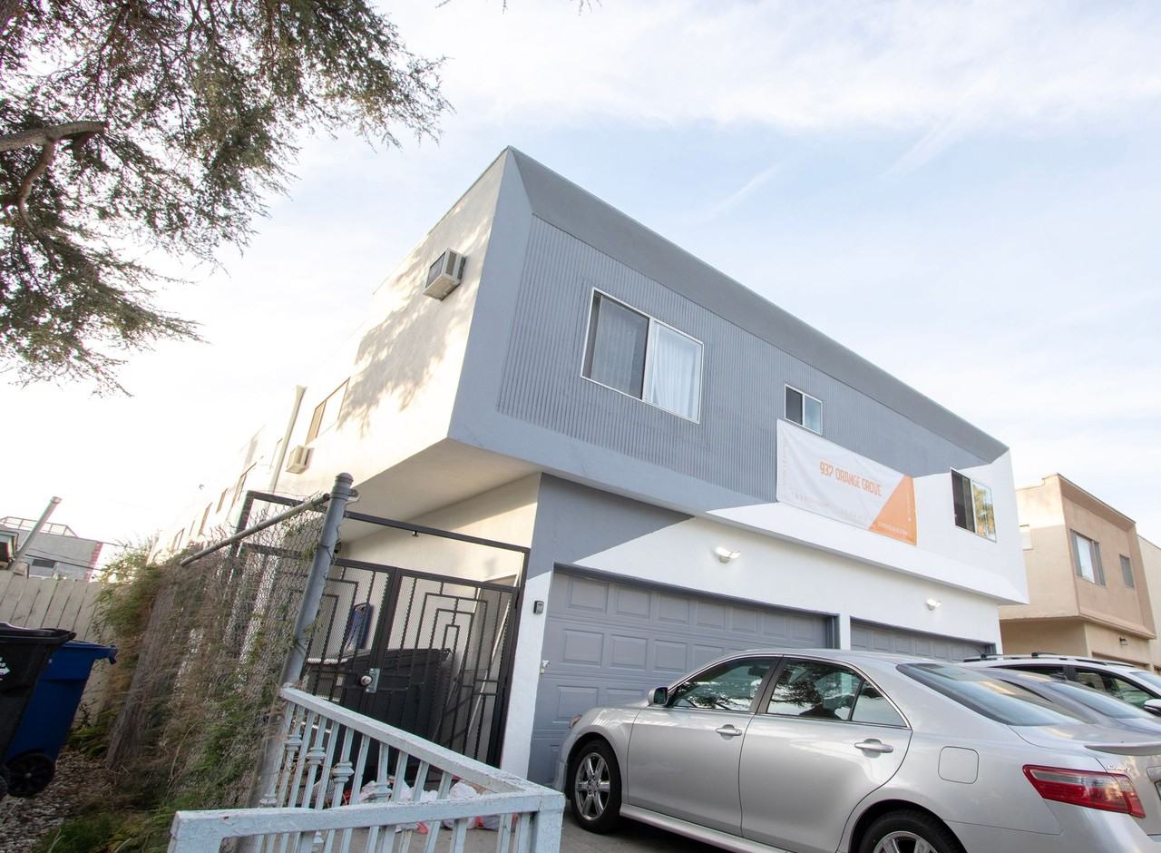 937 N Orange Grove Ave - Photo 3 of 3