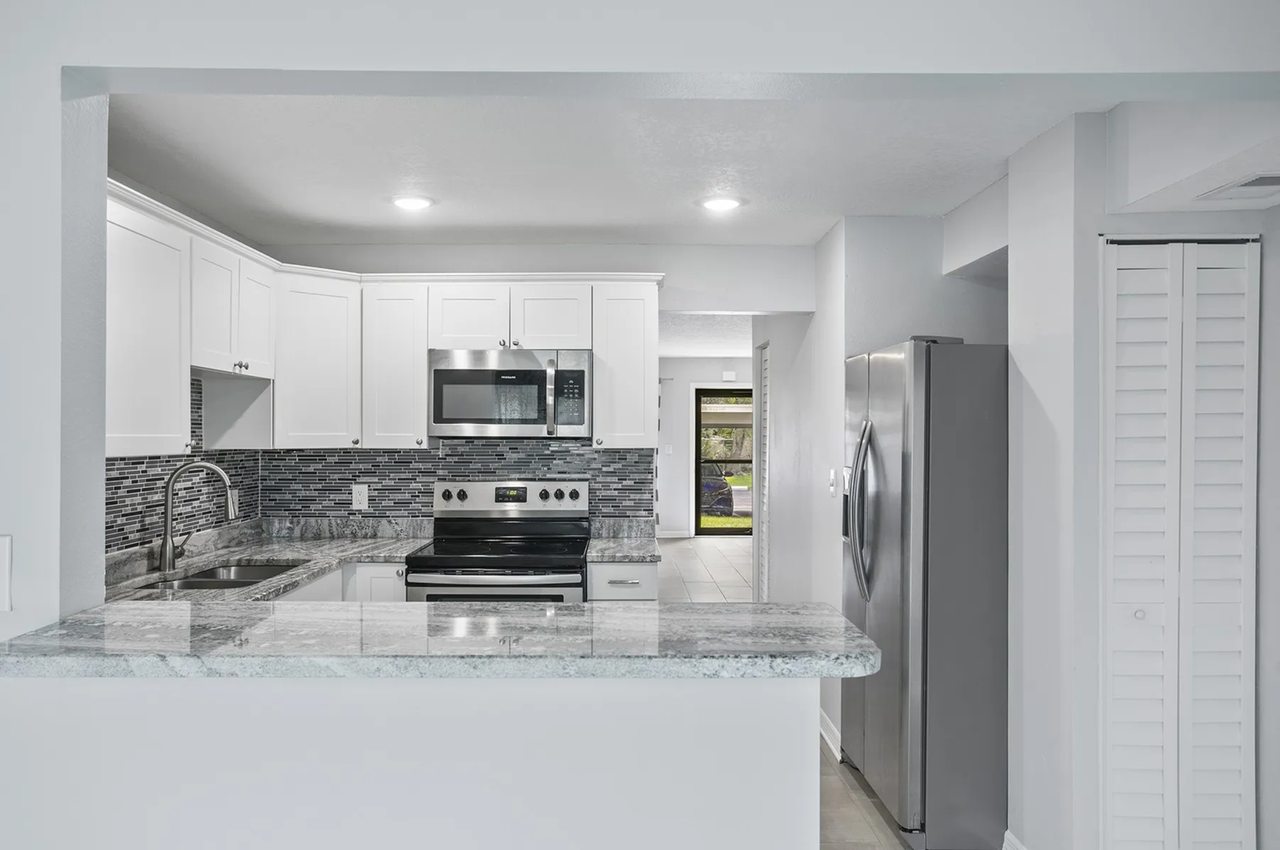 4920 Locust St Ne - Photo 7 of 26