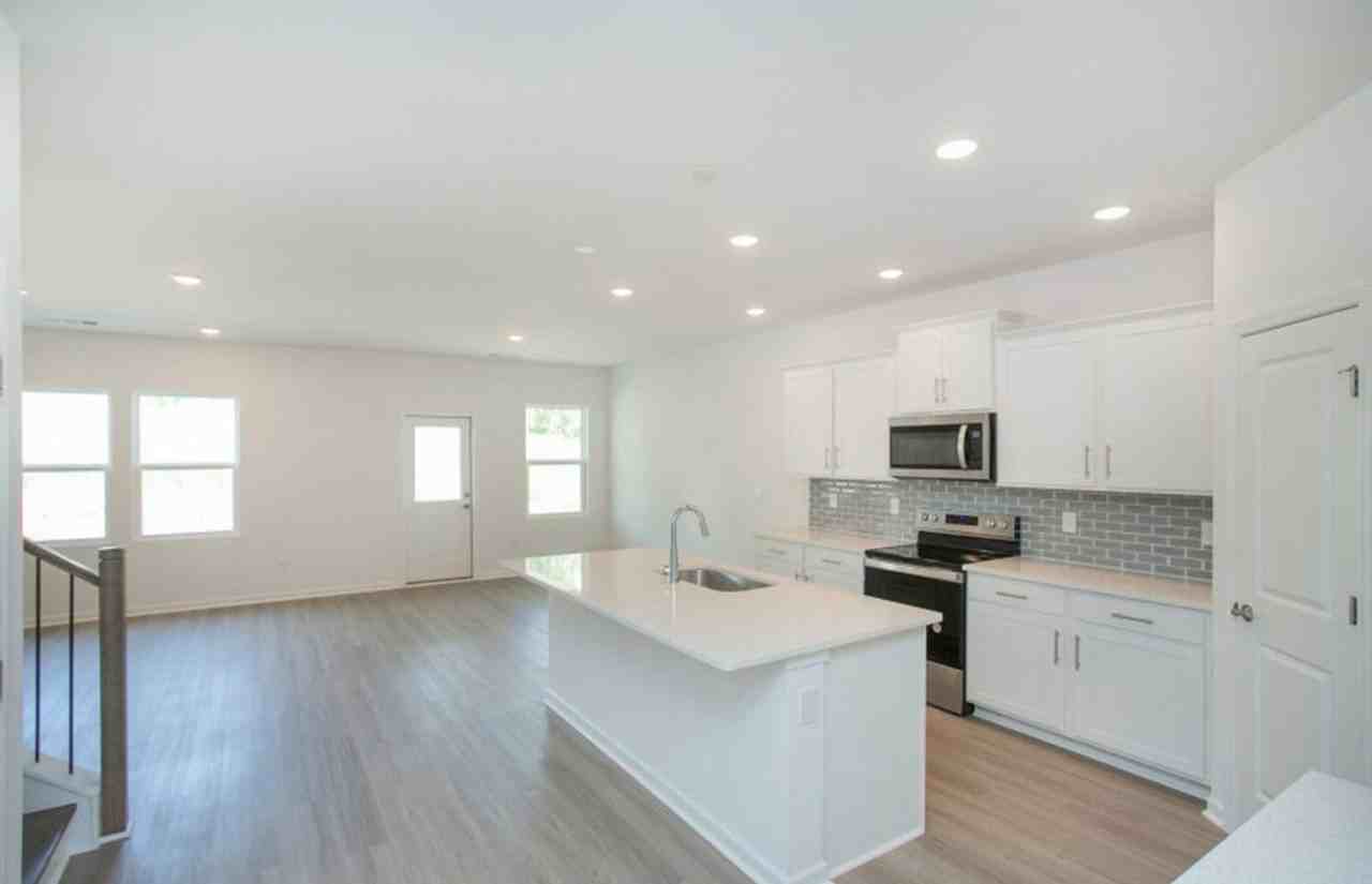 448 Jet Stream Dr - Photo 5 of 40
