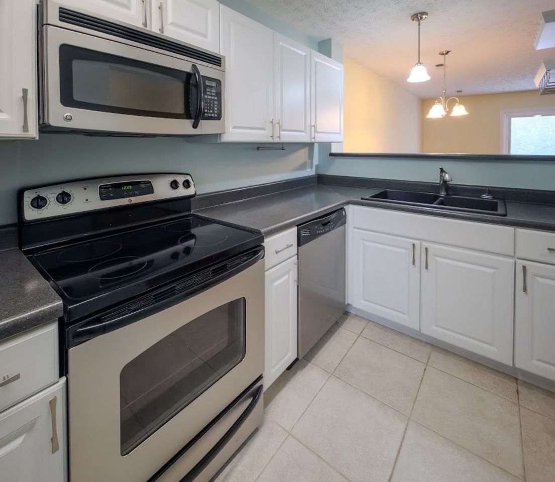 650 Shadywood Ln - Photo 4 of 25