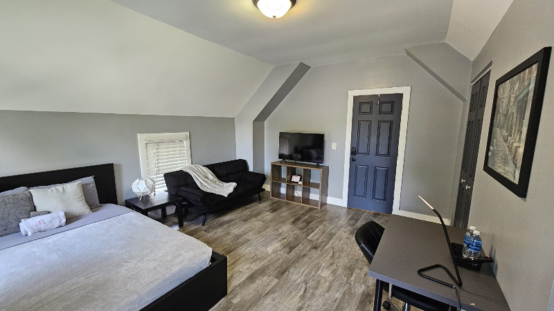 1028 N 7th St - Photo 2 of 9