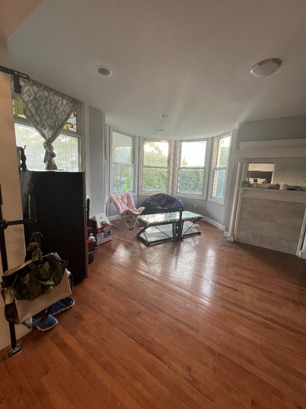 627 College St - Photo 3 of 17