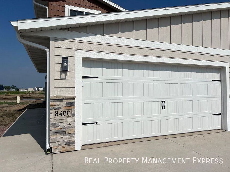 3400 South Heather Avenue - Photo 4 of 24