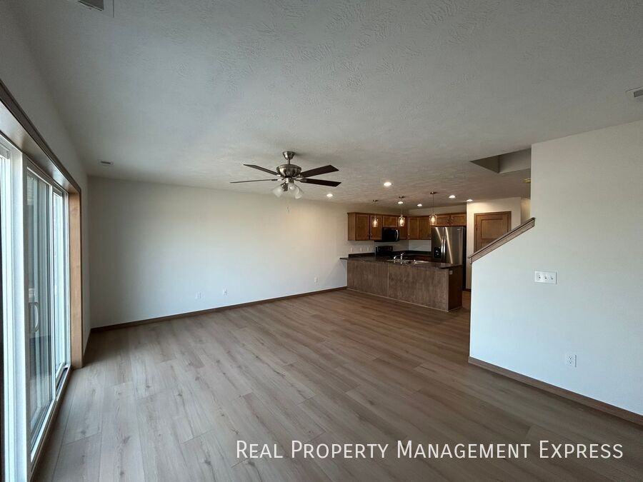 3400 South Heather Avenue - Photo 7 of 24