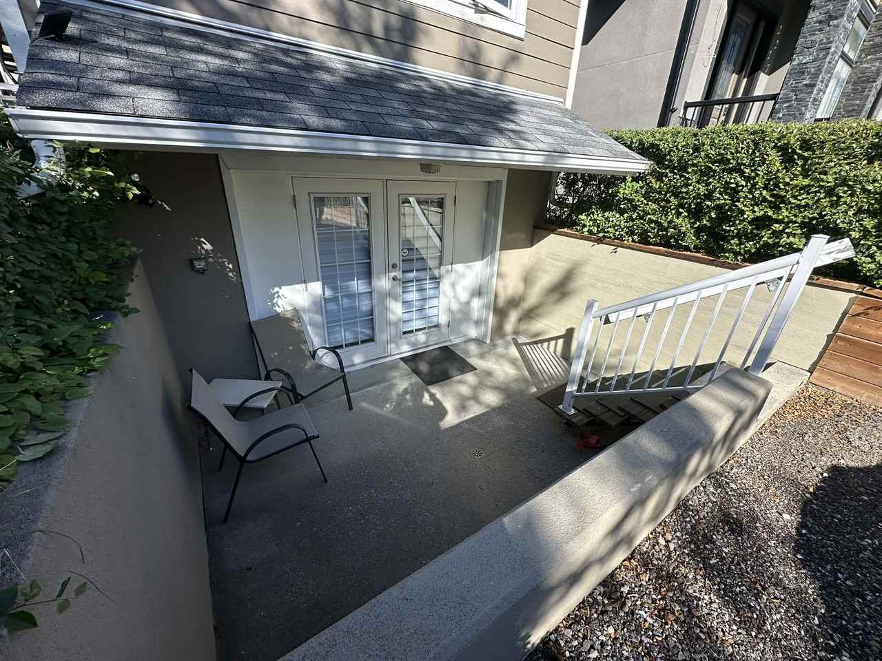 2223 Victoria Cres Nw - Photo 2 of 16