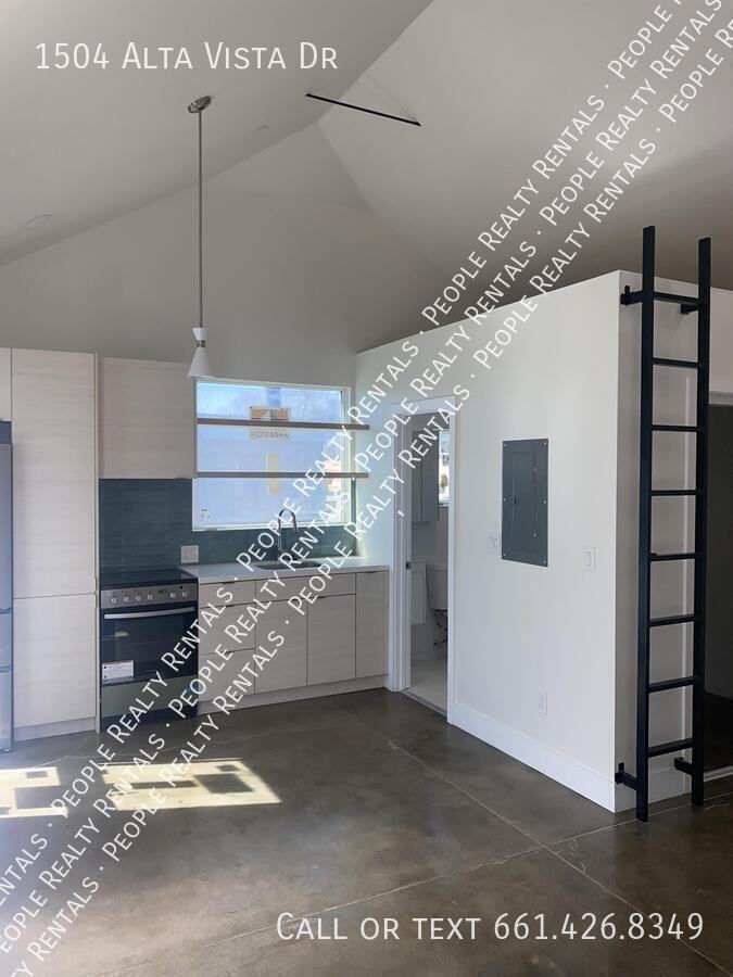 1504 Alta Vista Dr - Photo 3 of 9