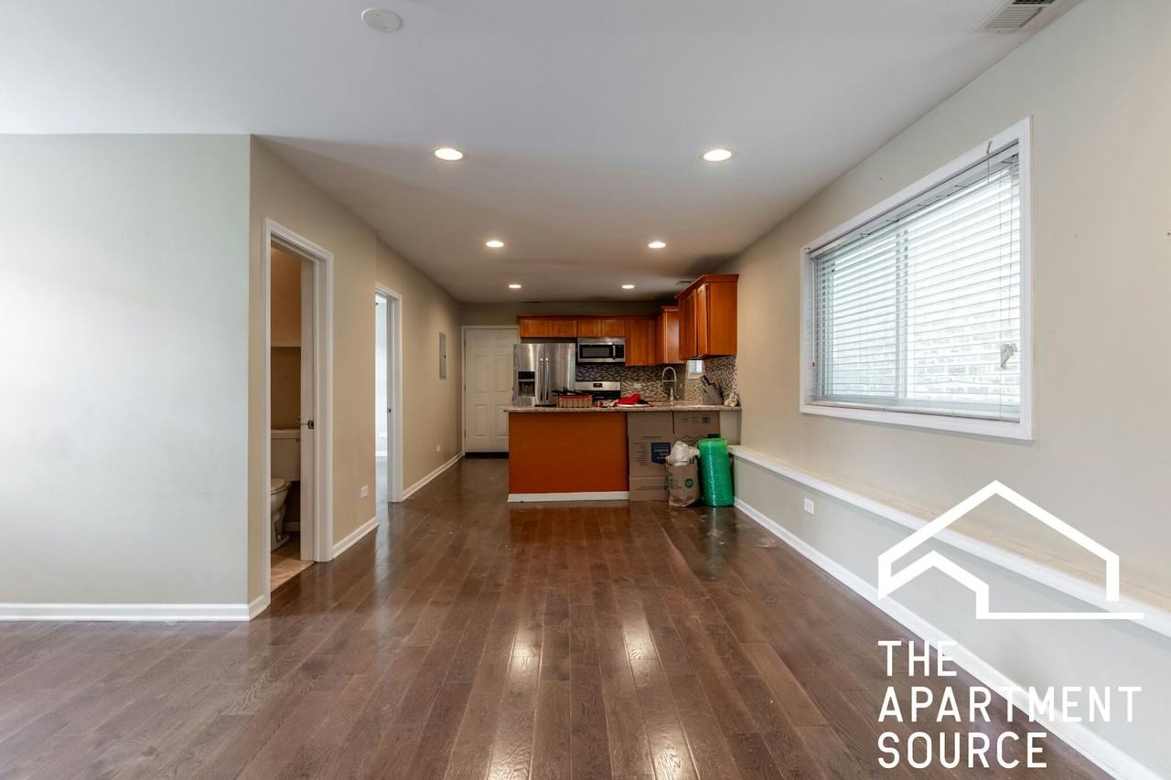 1530 North Greenview Avenue, Unit 2F - Photo 4 of 17