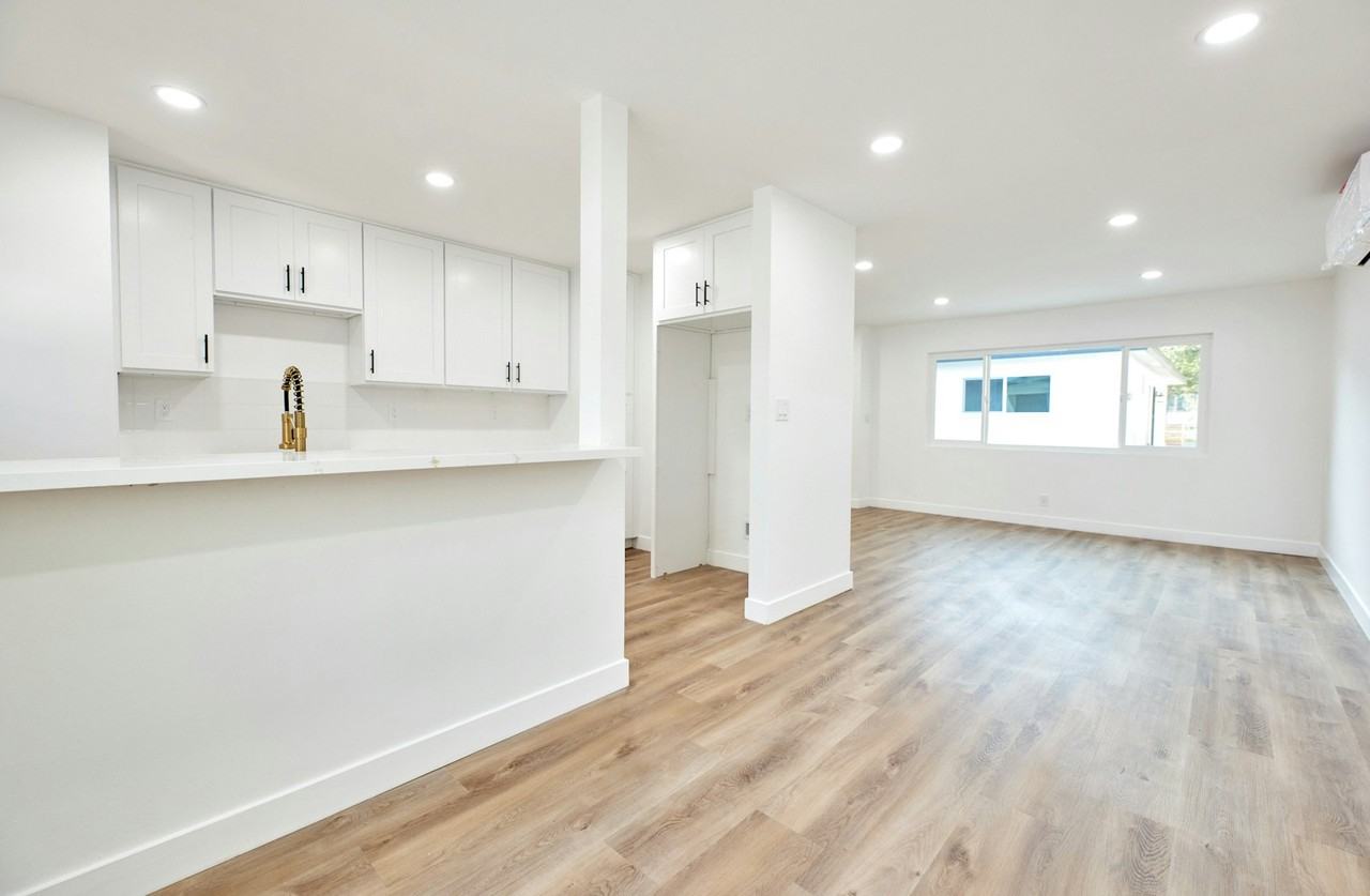 232 West 3rd Street, Unit N/A - Photo 3 of 16