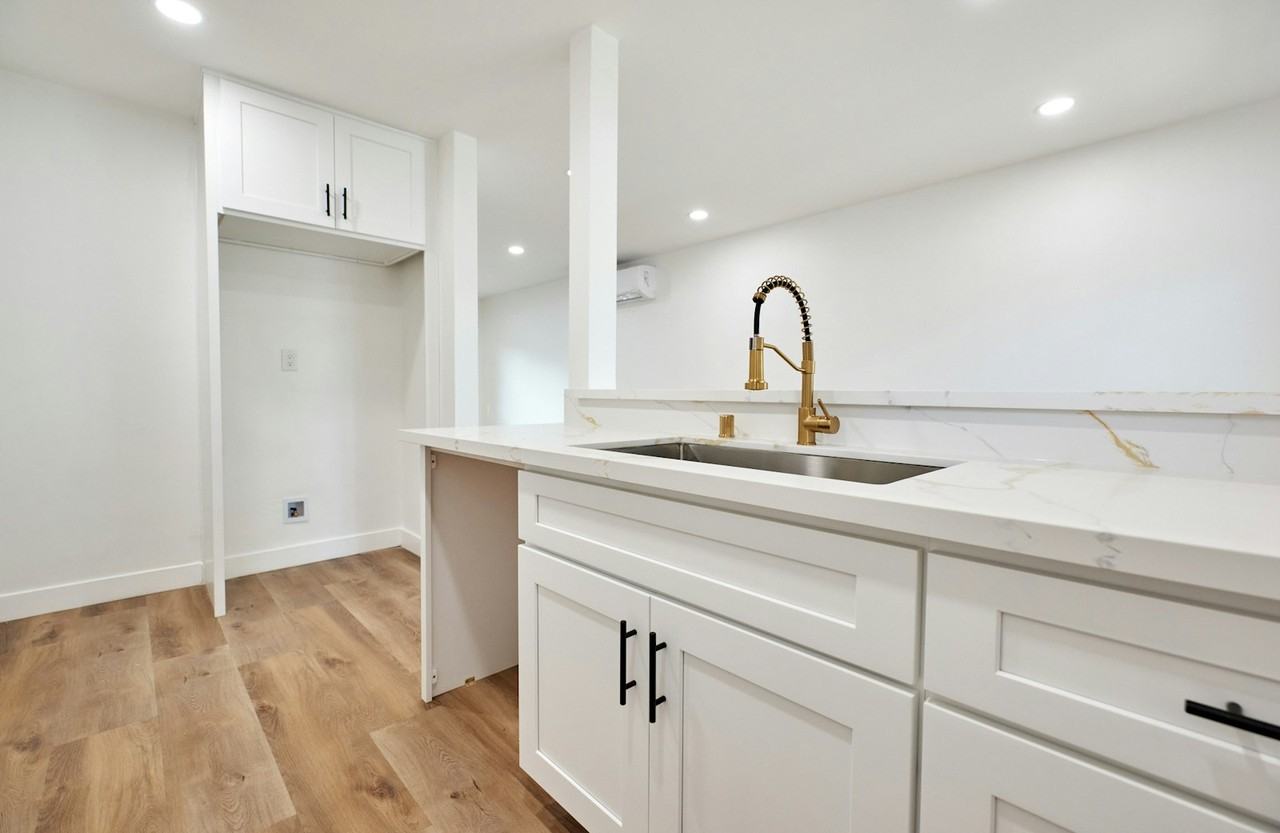 232 West 3rd Street, Unit N/A - Photo 5 of 16