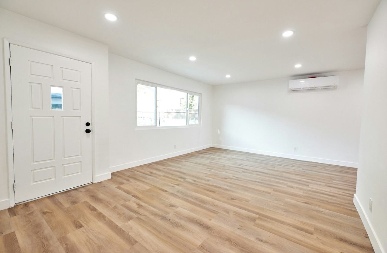 232 West 3rd Street, Unit N/A - Photo 7 of 16
