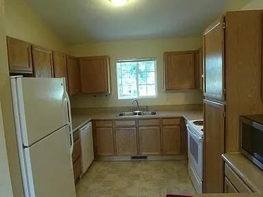 4787 Sunvalley Drive - Photo 3 of 16