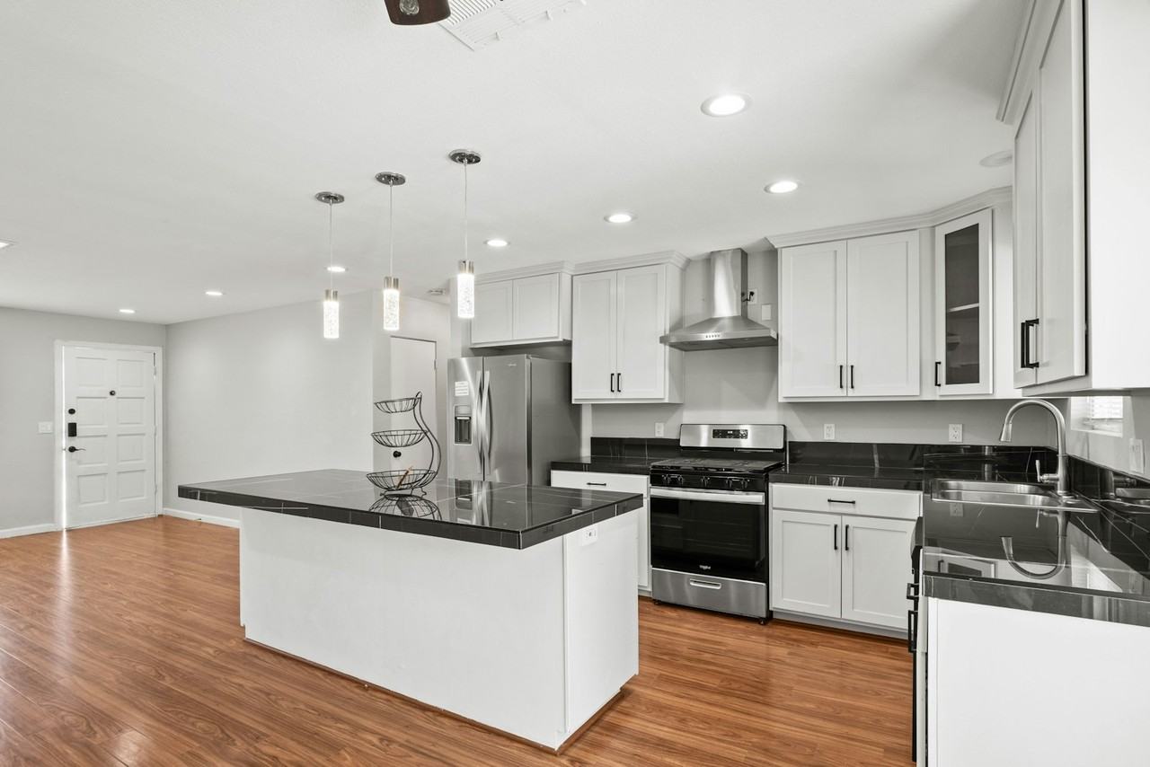 51410 Avenue Villa - Photo 3 of 36