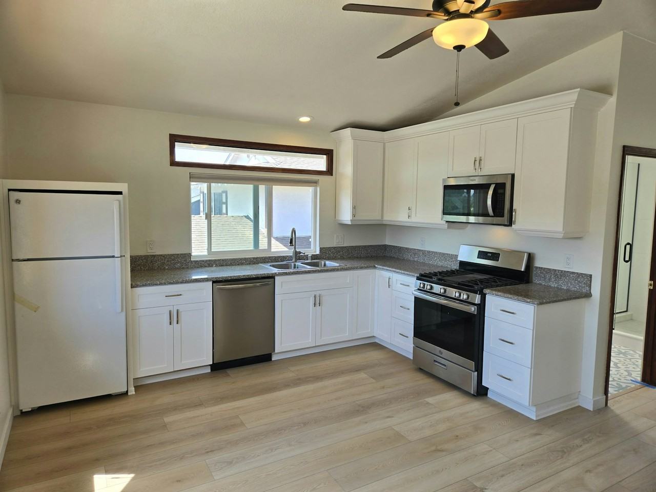 635 Fresca Street - Photo 3 of 18