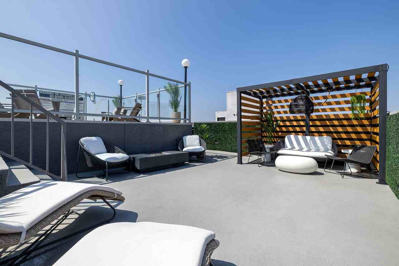 Indie Westside - Photo 5 of 11