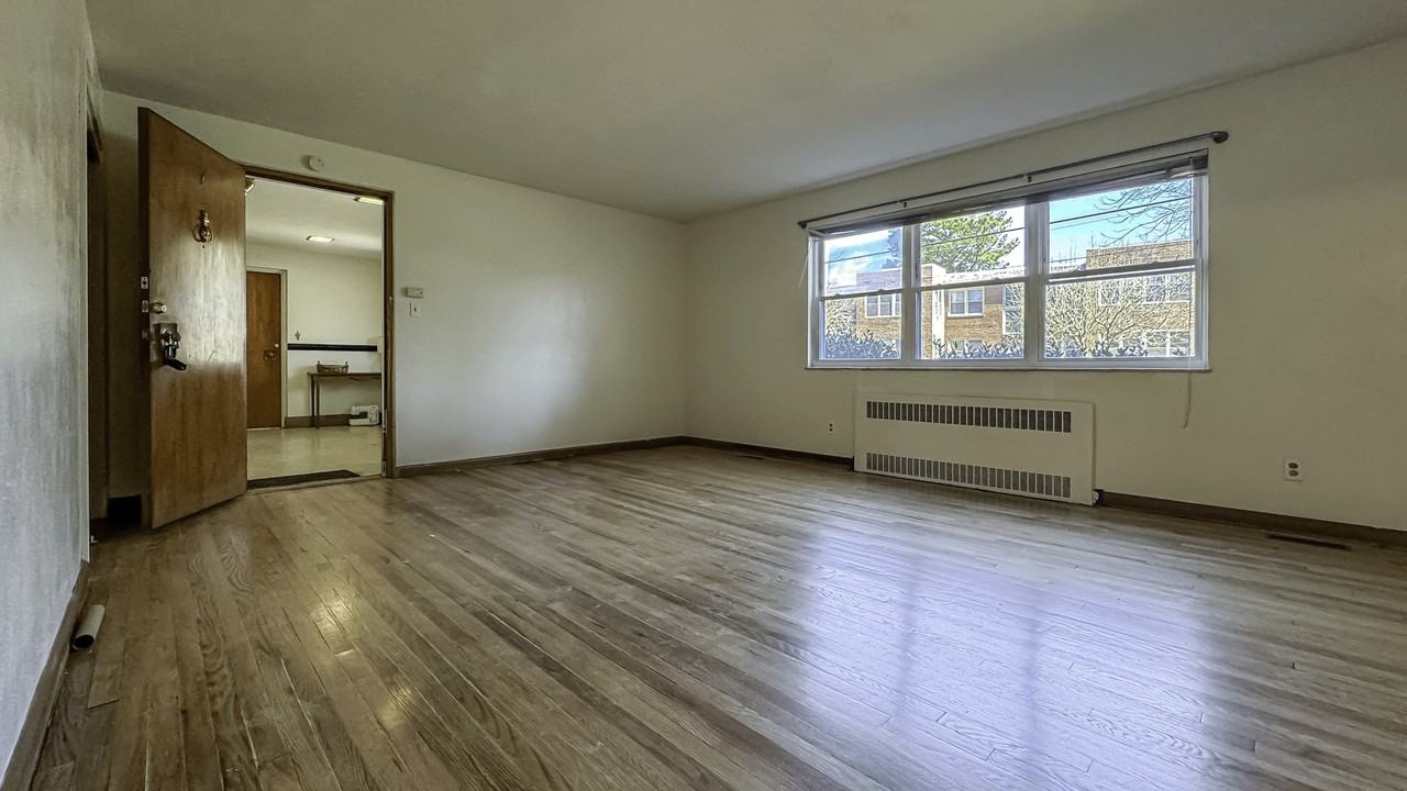 7713 North Shirland Avenue - Photo 2 of 14