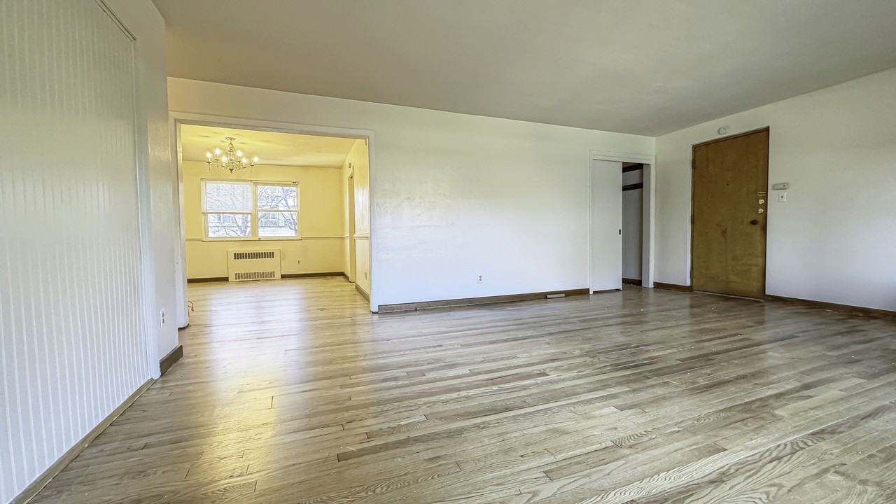 7713 North Shirland Avenue - Photo 3 of 14