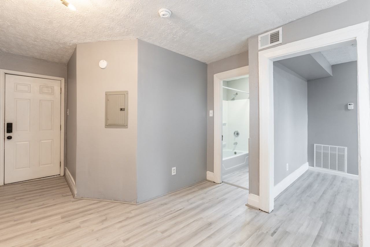 304 South Birmingham Avenue - Photo 5 of 9