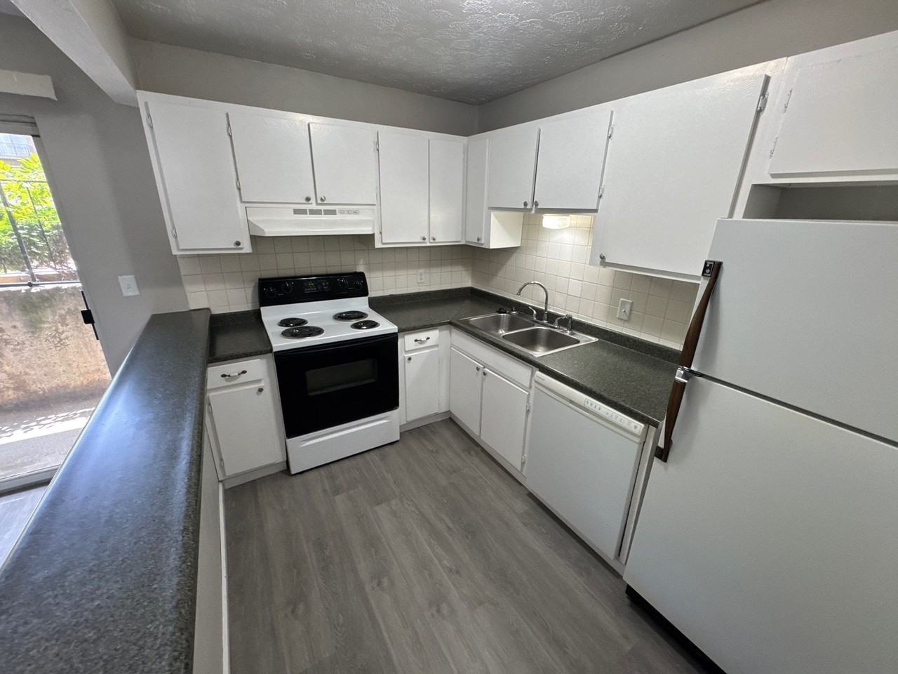 1005 South State Fair Boulevard - Photo 3 of 7