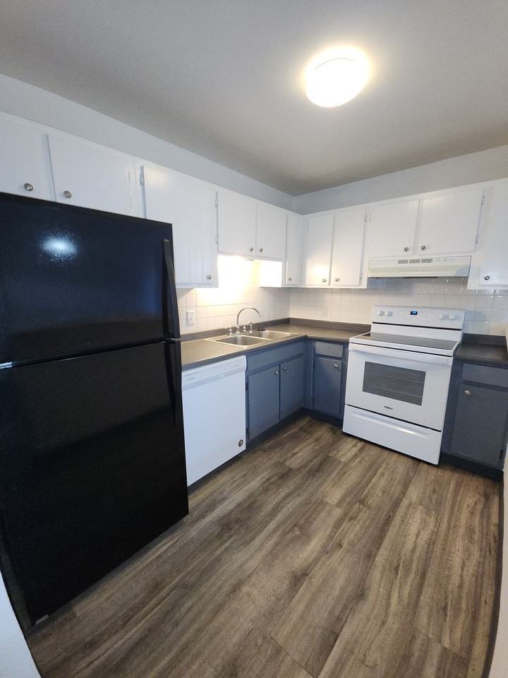 1001 South State Fair Boulevard - Photo 4 of 9