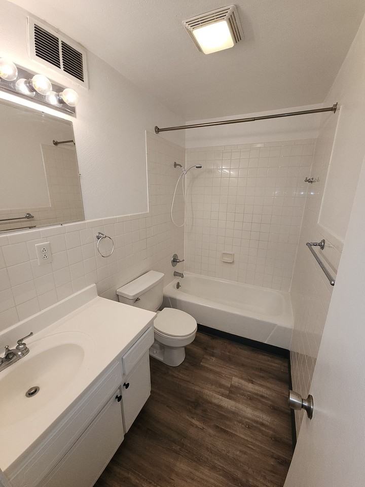 1001 South State Fair Boulevard - Photo 5 of 9