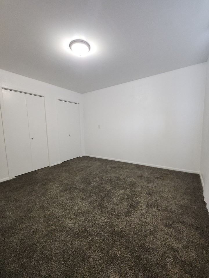 1001 South State Fair Boulevard - Photo 7 of 9
