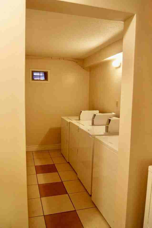 995 Mclean St - Photo 3 of 9