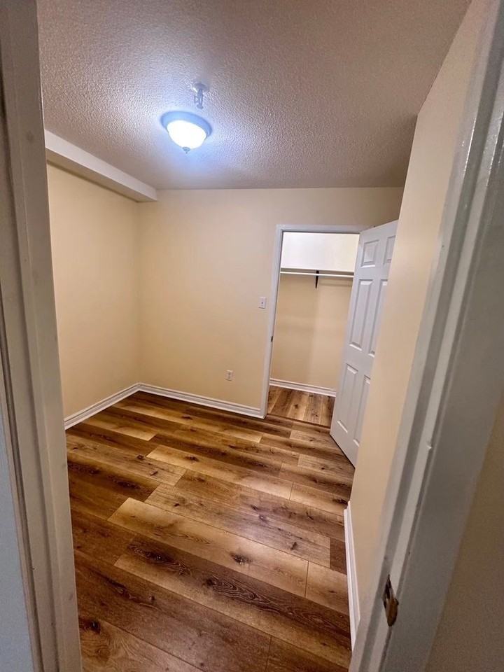 995 Mclean St - Photo 7 of 9