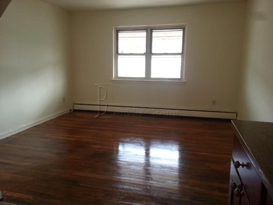 273 Balcom Avenue - Photo 4 of 5