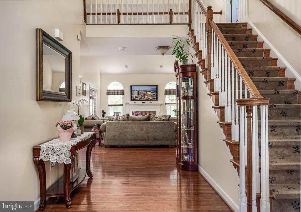 115 Longfellow Drive - Photo 3 of 34