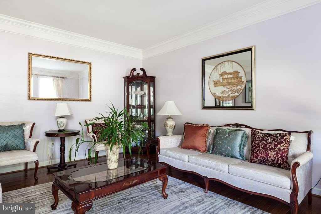 115 Longfellow Drive - Photo 4 of 34