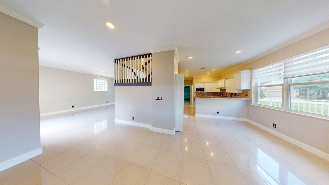 113 Canterbury Pl - Photo 3 of 8