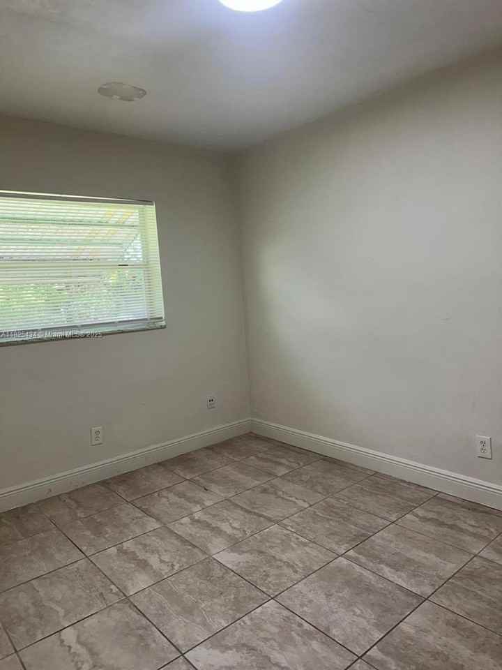 4141 Sw 20th St #3 - Photo 4 of 7