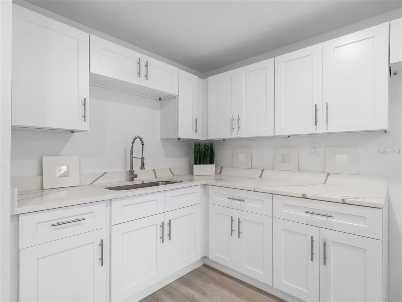 101 S Glenwood Ave - Photo 7 of 23