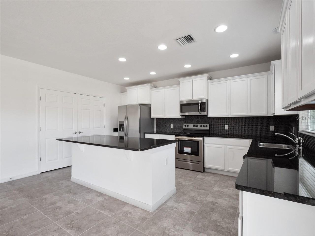 3894 Carrick Bend Dr - Photo 5 of 26