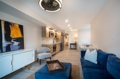 944 8th Ave E #402