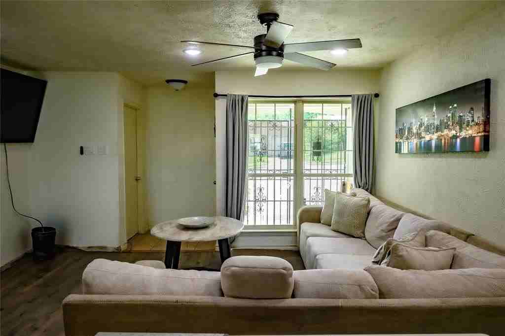 6455 Palm Island St - Photo 5 of 36