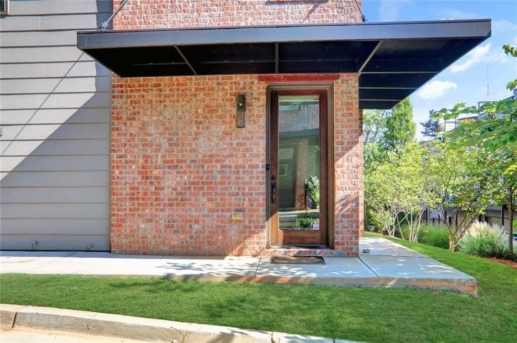 623 NE Irwin Street Street NE - Photo 3 of 23