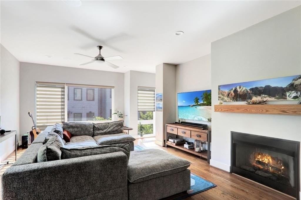 623 NE Irwin Street Street NE - Photo 6 of 23