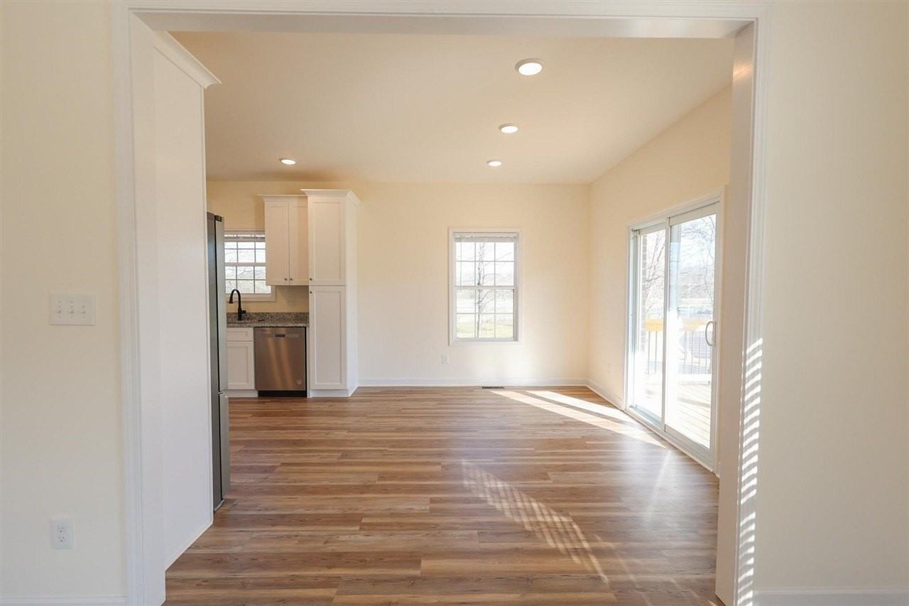 7251 Hilliard Ct - Photo 4 of 30