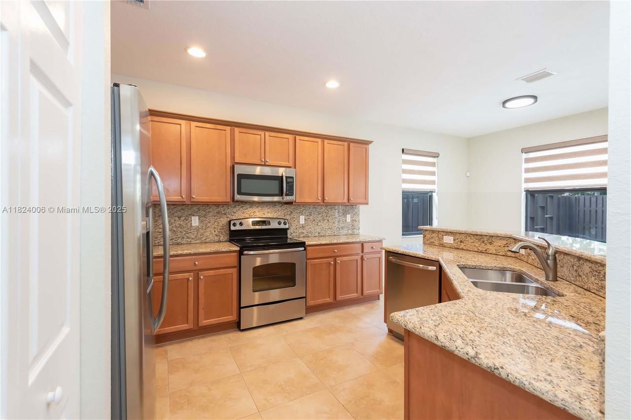 11510 Nw 88th Ln - Photo 2 of 8