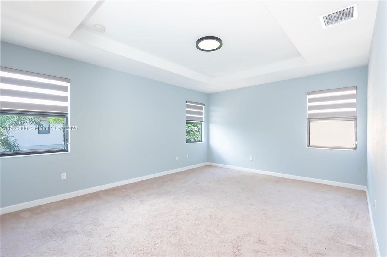 11510 Nw 88th Ln - Photo 5 of 8