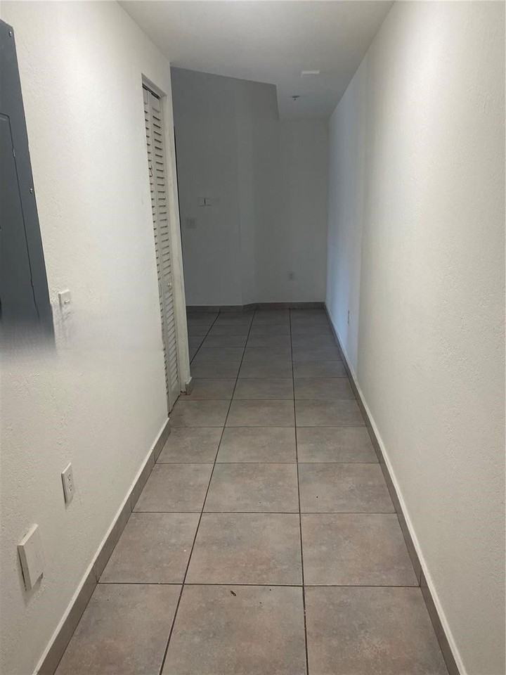 Nw 75th Pl - Photo 2 of 8