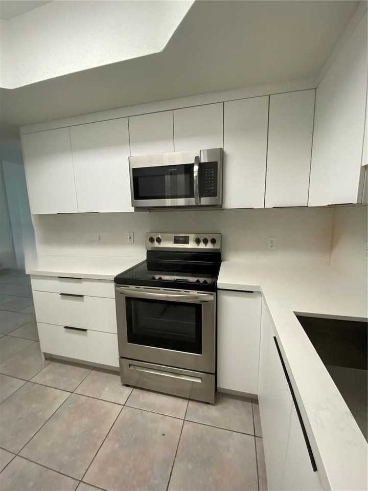 Nw 75th Pl - Photo 4 of 8