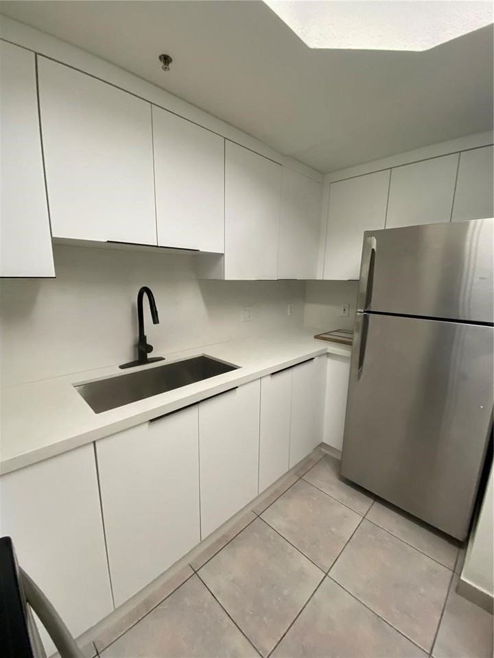 Nw 75th Pl - Photo 5 of 8