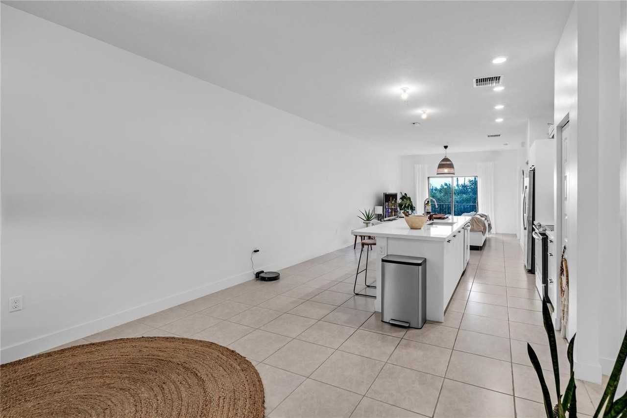 Nw 104th Ave - Photo 4 of 8