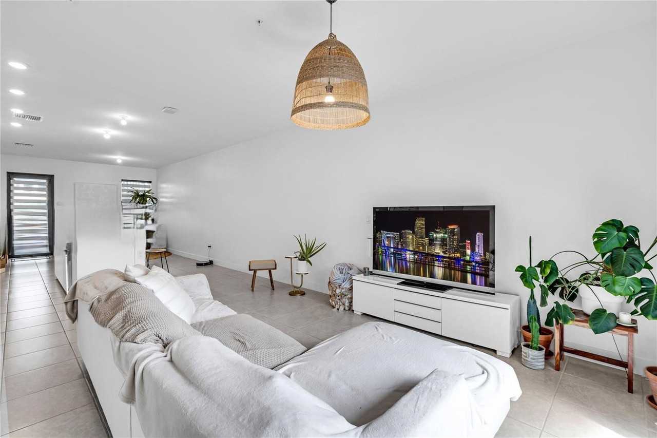 Nw 104th Ave - Photo 6 of 8